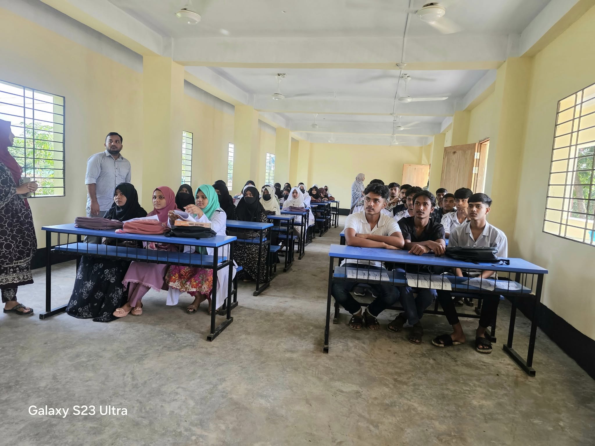 কলেজ ক্লাসের মুহূর্ত